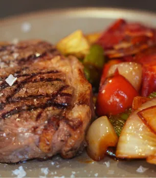 Entrecot con verduras a la brasa